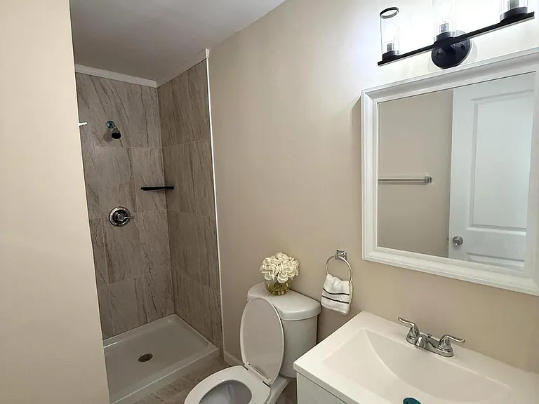 1028 E North Ave — Photo 18