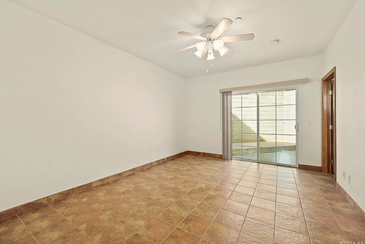 1 bed, 4000 sqft, $1,100 — Photo 4