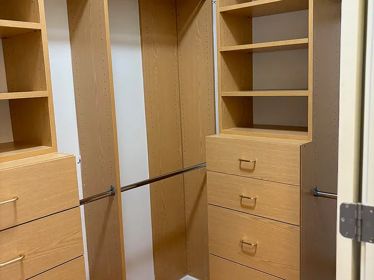 Built-In Closet Organizers