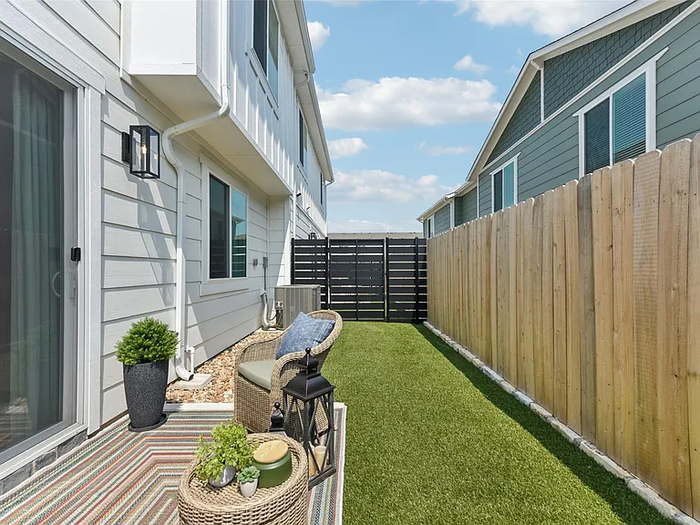 9304 Felix Sparke Dr — Photo 37