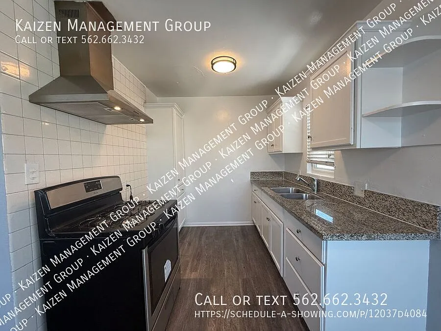 Spacious Upstairs One Bedroom with Hardwood Floors & Parking available — Photo 1