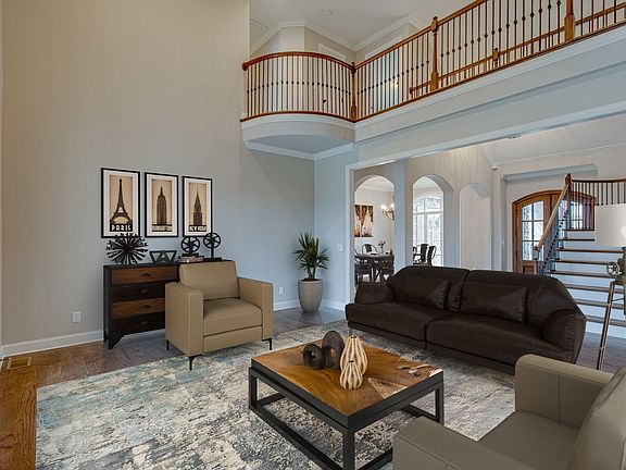 3rd image of 1033 Lawson Ln