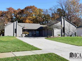 6984 Streamview Dr, Lambertville, MI 48144