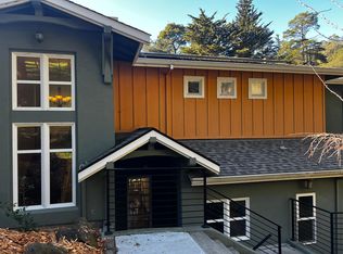 6733 Gunn Dr, Oakland, CA 94611