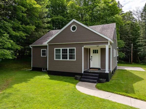 1101 W Division St, Iron River, MI 49935