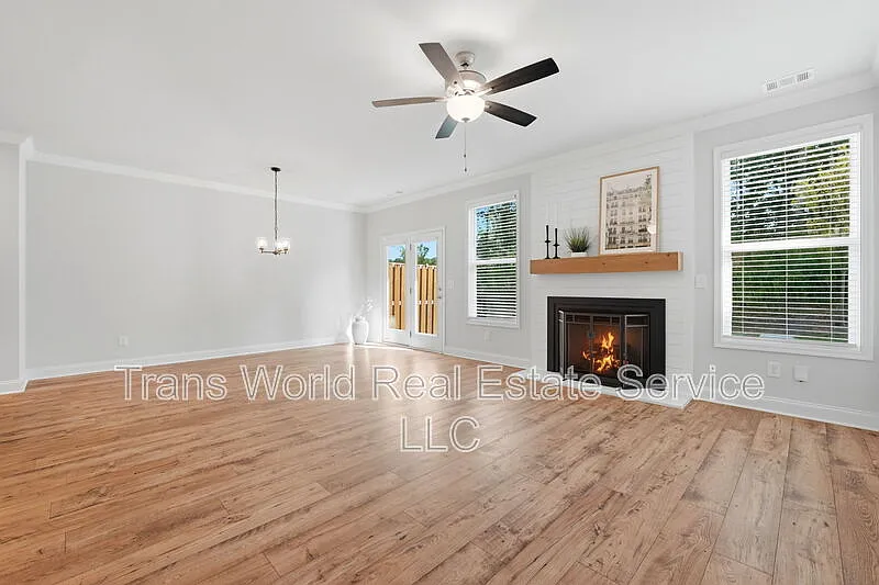 3 bed, 2.5 bath, 1885 sqft, $2,500 — Photo 4