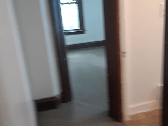 3rd image of 10306 Empire Ave