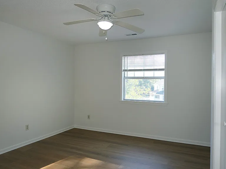 138 Kingsbury Dr — Photo 10