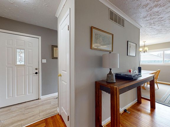 3rd image of 2641 Gardiner Ln
