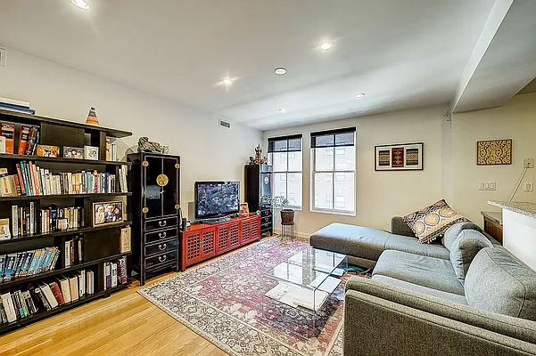 Sold by Redfin Real Estate | media 14