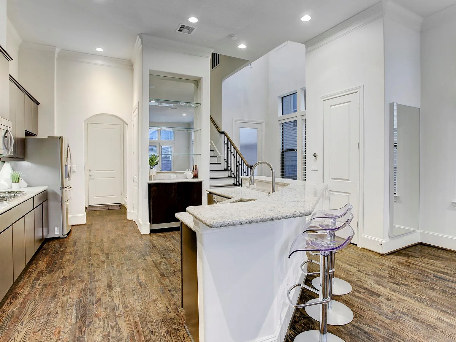 3 bed, 3.5 bath, 2809 sqft, $3,950 — Photo 4