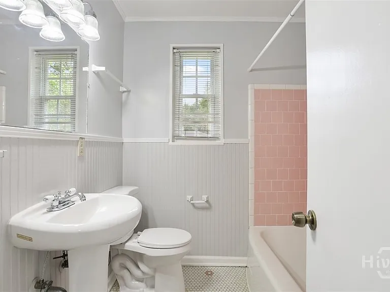 317 Oxford Dr — Photo 22