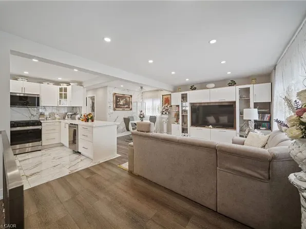 4456 6th Ave, Niagara Falls, ON L2E 4T1