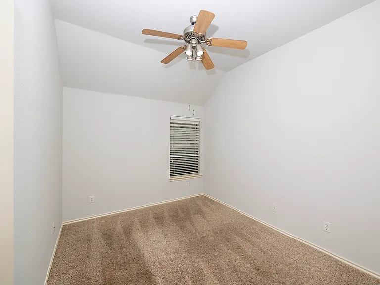 5556 Sky Ridge Dr — Photo 12