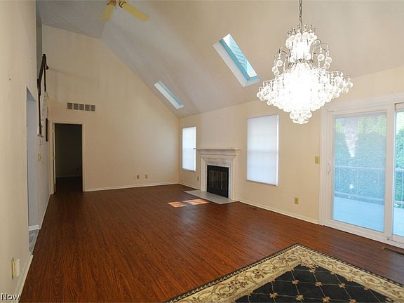 3rd image of 5999 Halle Farm Dr #A