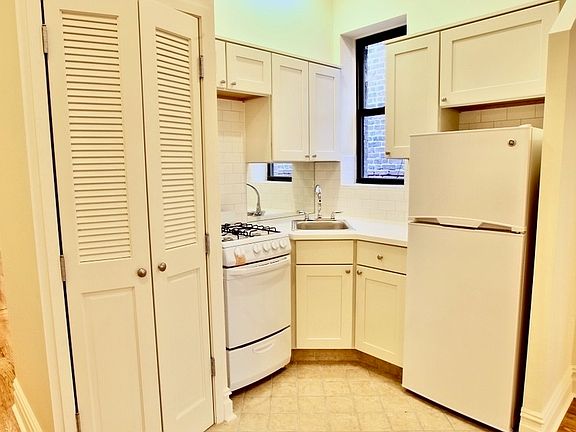 2nd image of 366 Broome St #51