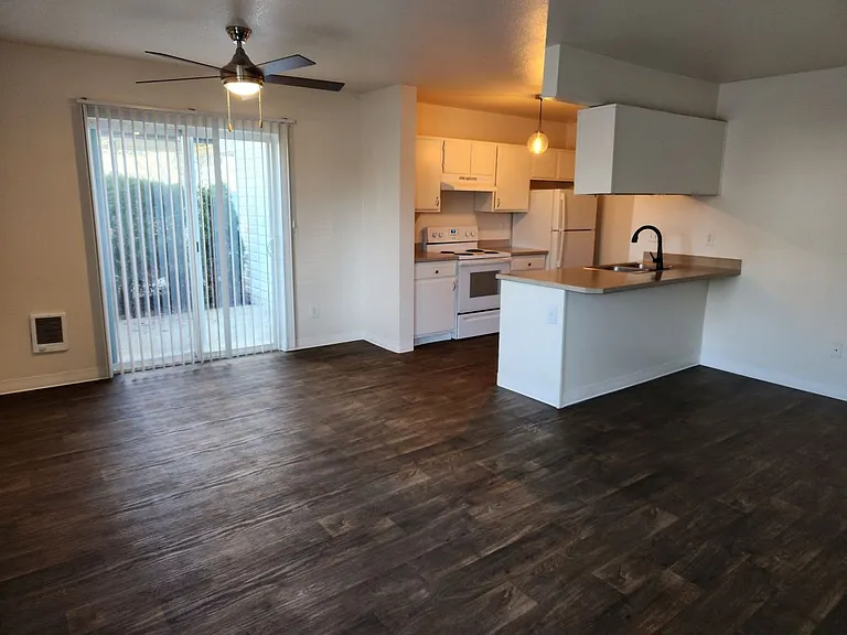 Emerald Pointe — Photo 47