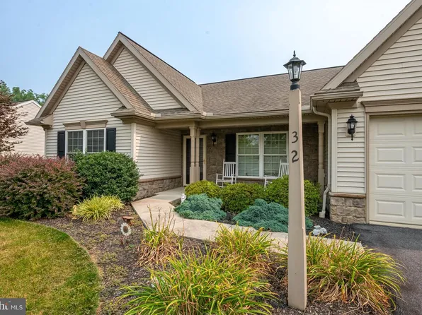 32 Loganberry Ct, Womelsdorf, PA 19567