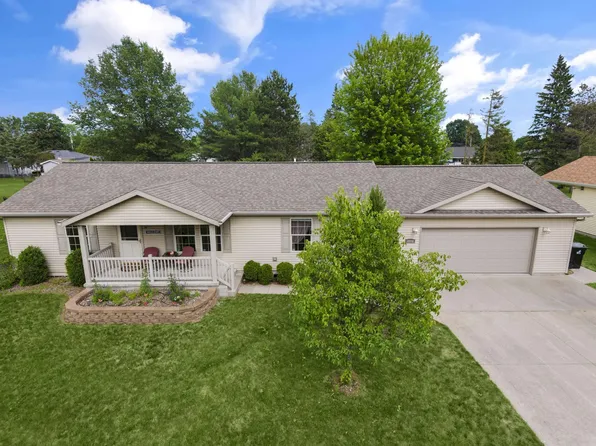 2816 20th St, Menominee, MI 49858