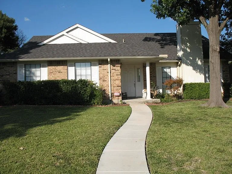 1325 Kesser Dr — Photo 3