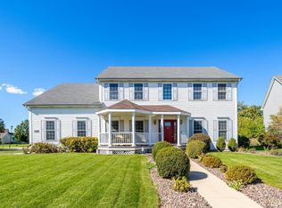 290 Redbud Ln, Batavia, IL 60510