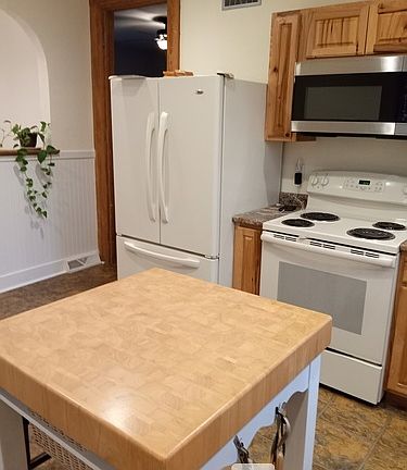 4th image of 304 S Silver Lake St #1