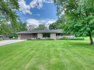 5750 S Saint Andrews Dr, New Berlin, WI 53146