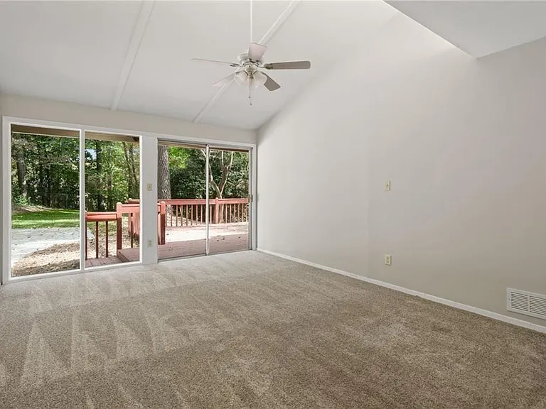705 Edgewater Trl NW — Photo 5