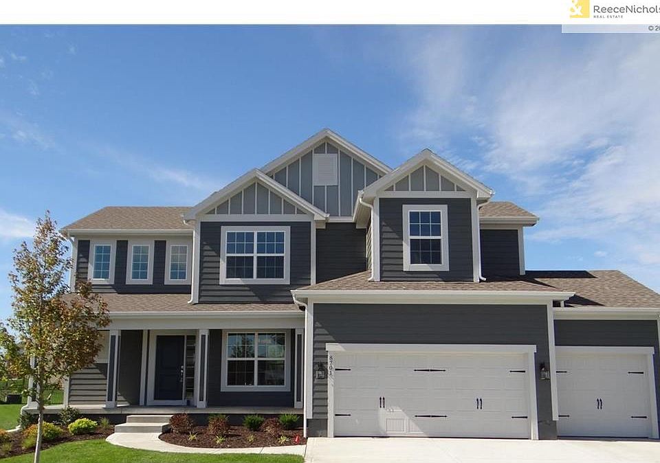 Welcome Home to 8701 SW 4th Street Court in the beautiful community of Lakeside at Chapman Farms.