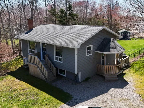 202 Saunders Rd, Yarmouth, NS B5A 5N6
