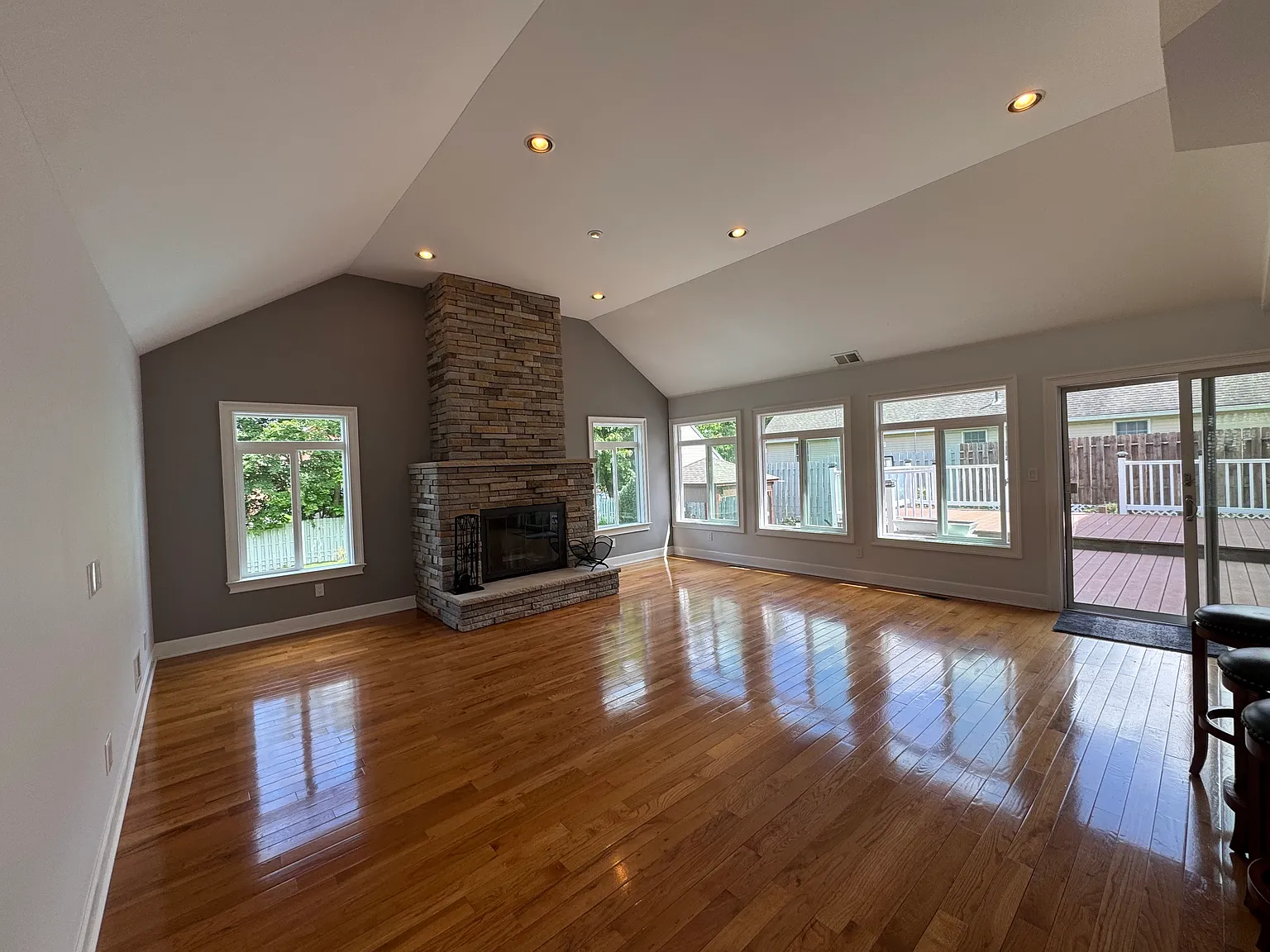 3 bed, 2.5 bath, 3200 sqft, $5,500 — Photo 1