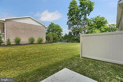 5th image of 22 Spring View St