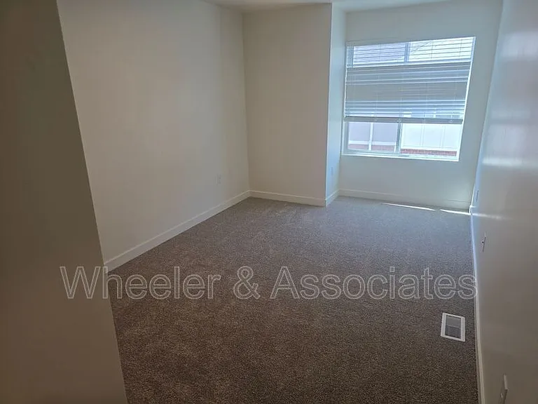 452 W 1080 S — Photo 16