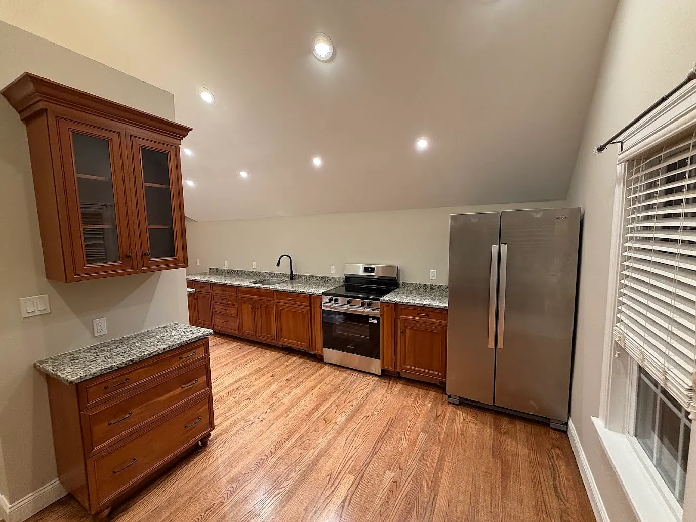 3 bed, 1.5 bath, 1400 sqft, $3,200 — Photo 1