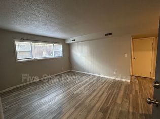 205 W Allen St APT 117, Springfield, IL 62704