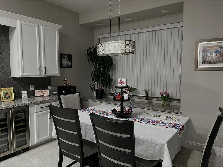1442 W Coral Reef Dr — Photo 4