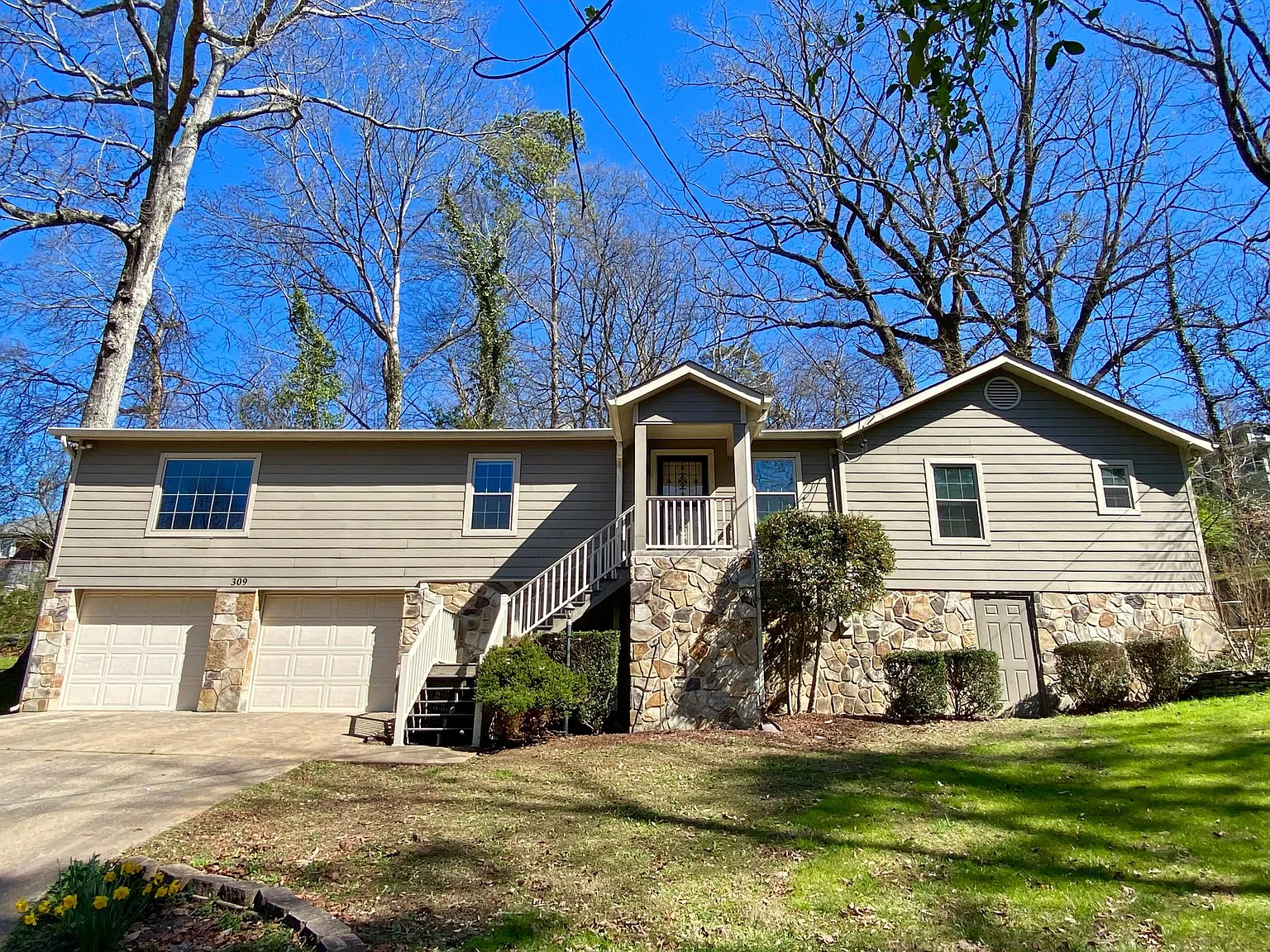 3 bed, 2014 sqft, $2,300 — Photo 1