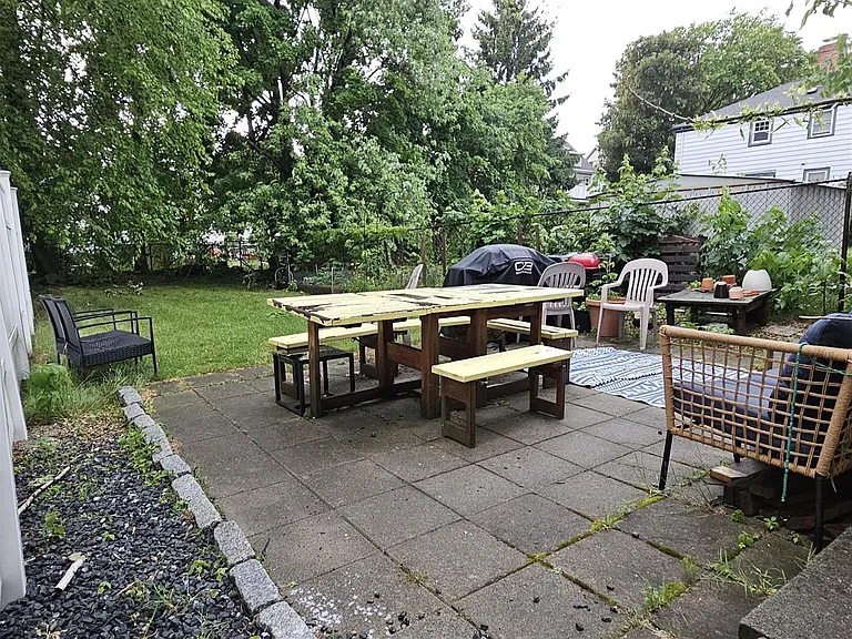 Linden Ave — Photo 22