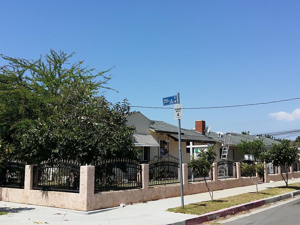 Corner view of duplex.