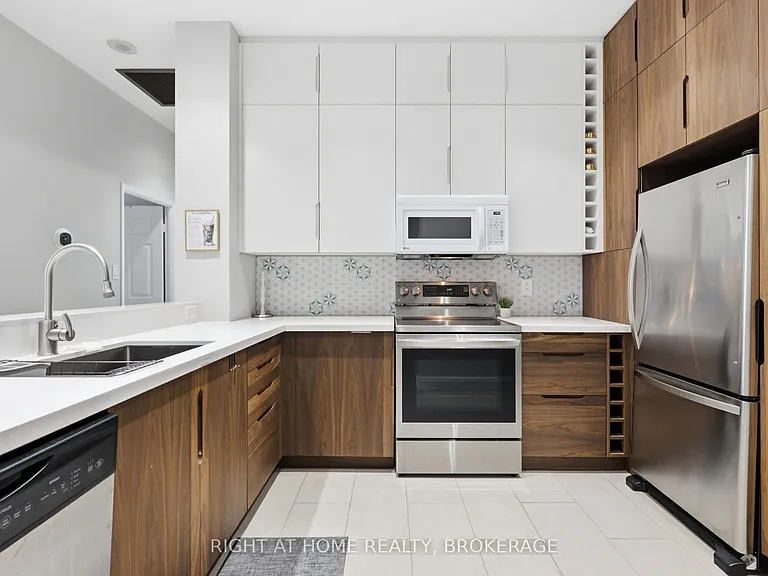 8 Wellesley St E #802 — Photo 6