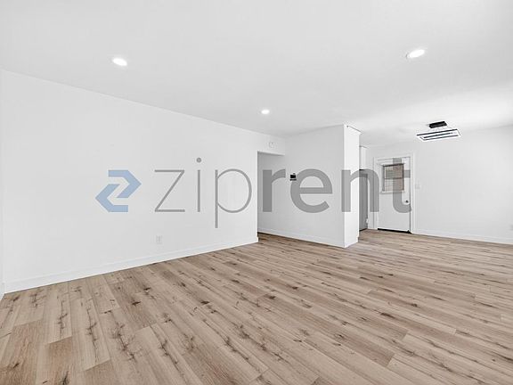 3rd image of 415 E 26th St