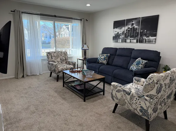 236 Kinross Ave, Clawson, MI 48017