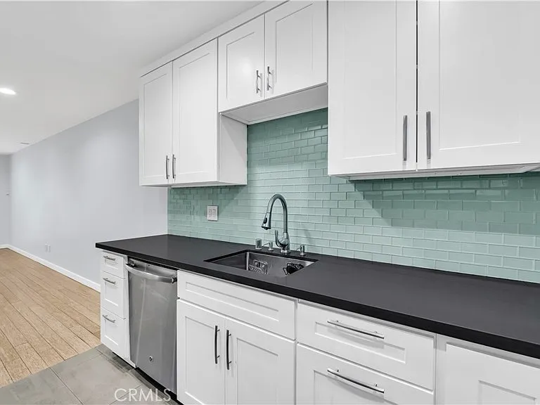 7137 Shoup Ave #16 — Photo 4