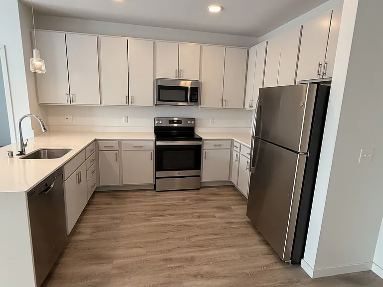 LH44 — Photo 3