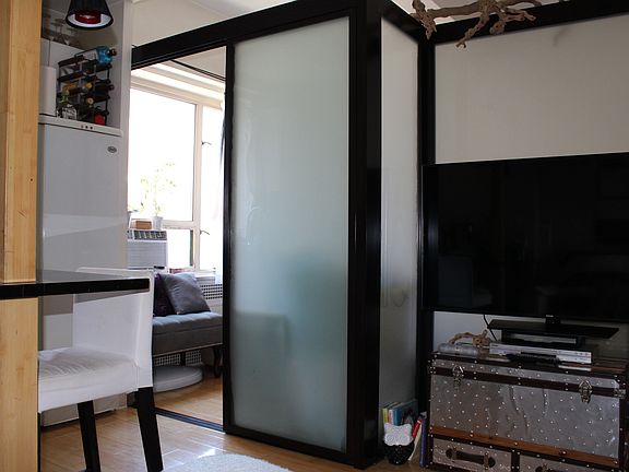 5th image of 20 E 35th St APT 12B