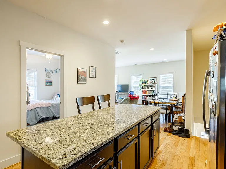 408 N Robinson — Photo 12