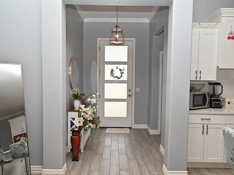 320 Mariners Way — Photo 2