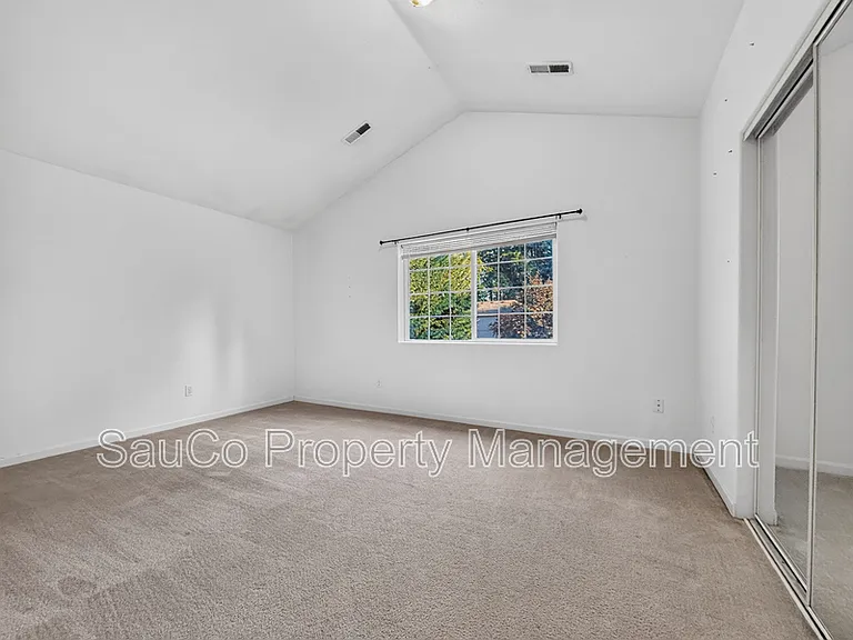 1861 SE 47th Ave — Photo 31