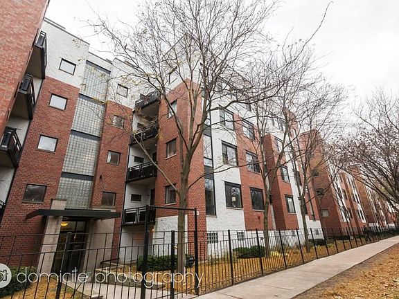 4th image of 2307 W Wolfram St #220