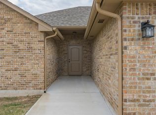 712 SW 12th St, Moore, OK 73160